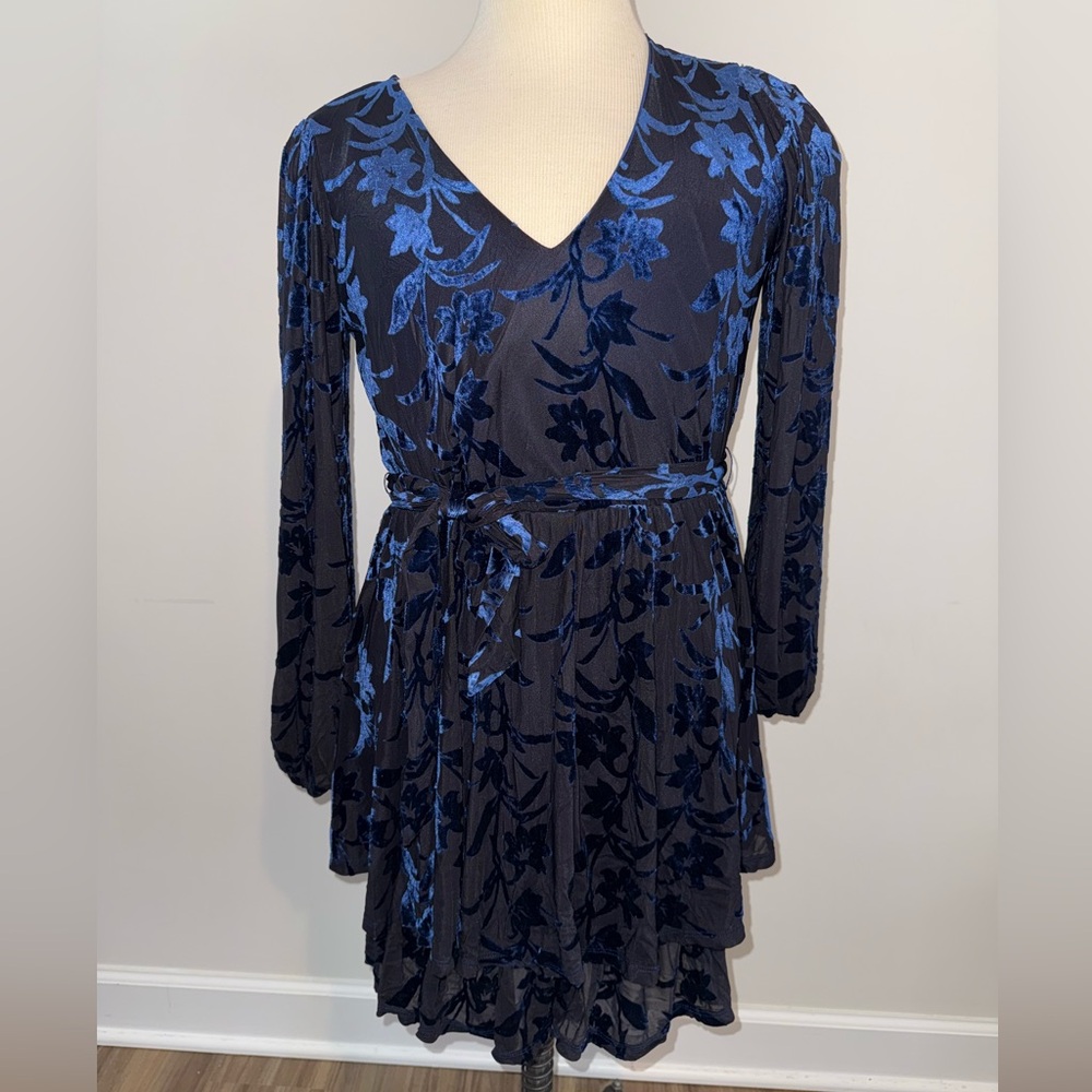 Navy floral velvet long-sleeve dress